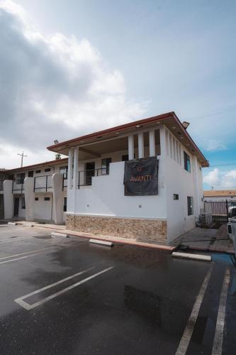 A szálláshely kívülről, Hotel Avanti in Santa Maria (Kalifornia) A szálláshely kívülről, Hotel Avanti in Santa Maria (Kalifornia)