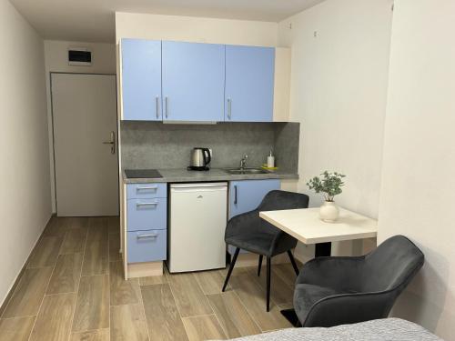 кухня, Apartmány Plzeň Rolnické náměstí 8 (Apartmany Plzen Rolnicke namesti 8) in Пльзень кухня, Apartmány Plzeň Rolnické náměstí 8 (Apartmany Plzen Rolnicke namesti 8) in Пльзень