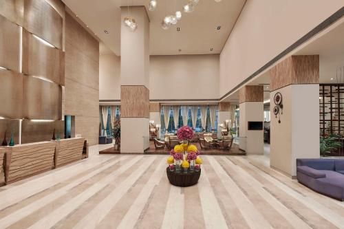 Lobby, DoubleTree by Hilton Gurugram Baani Square in Gurgaon Lobby, DoubleTree by Hilton Gurugram Baani Square in Gurgaon