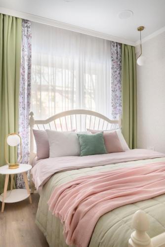 Mid-century Charm apartments в центре Алматы