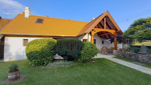 ทัศนียภาพภายนอกโรงแรม, Falusi vendégház, Rural guesthouse Nagyvázsony (Falusi vendeghaz, Rural guesthouse Nagyvazsony) in นากีวาซโซนี ทัศนียภาพภายนอกโรงแรม, Falusi vendégház, Rural guesthouse Nagyvázsony (Falusi vendeghaz, Rural guesthouse Nagyvazsony) in นากีวาซโซนี