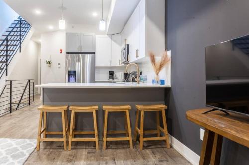 Modern 3BR Gem_Rooftop_Free Parking & WiFi in أخرى Modern 3BR Gem_Rooftop_Free Parking & WiFi in أخرى