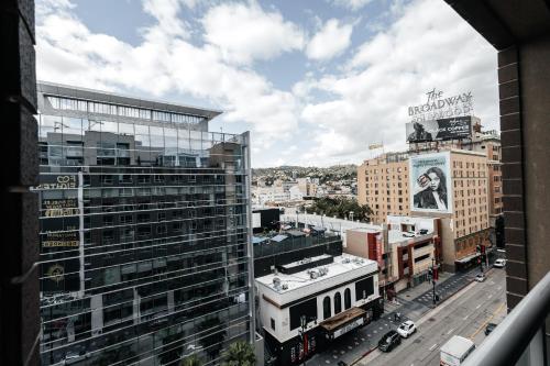 Luxurious Hollywood condo