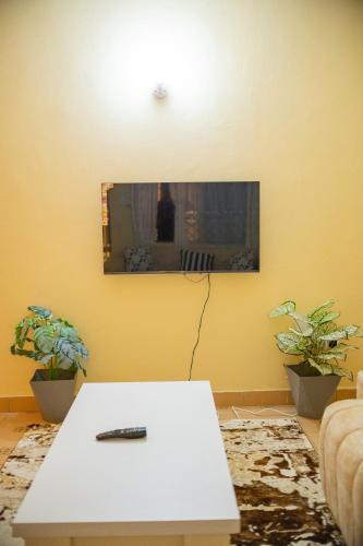 Shared lounge/TV area, Clarine Cozy Holiday Home in Mtwapa Shared lounge/TV area, Clarine Cozy Holiday Home in Mtwapa
