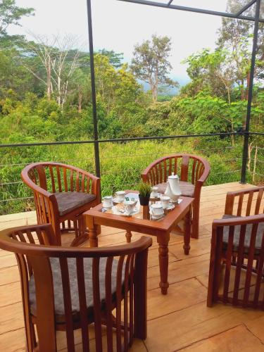 شرفة/ تراس, Hanthana Nature Cottage in هونتانا شرفة/ تراس, Hanthana Nature Cottage in هونتانا