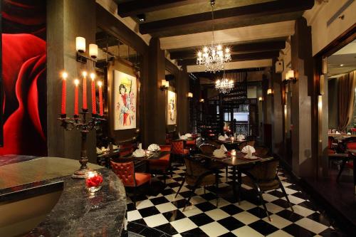 Restaurant, Shanghai Mansion Bangkok near Sampeng market Restaurant, Shanghai Mansion Bangkok near Sampeng market