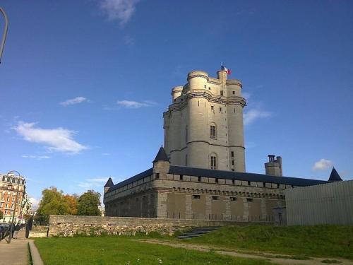 Superbe appartement terrasse 75m Paris in 聖芒代 Superbe appartement terrasse 75m Paris in 聖芒代