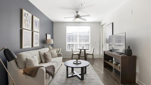 Landing Modern Apartment with Amazing Amenities (ID8777X46) in Mission Valley East Landing Modern Apartment with Amazing Amenities (ID8777X46) in Mission Valley East