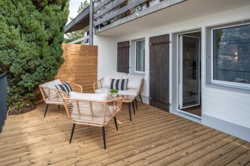 Balcony/terrace, Bijou Lake Side Sauna - Panorama-Terrasse, Sauna und Seeblick in Leissigen Balcony/terrace, Bijou Lake Side Sauna - Panorama-Terrasse, Sauna und Seeblick in Leissigen