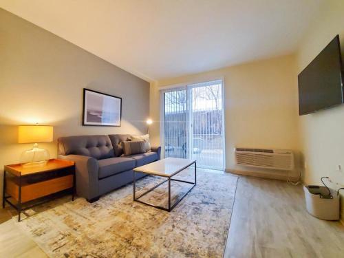 Landing Modern Apartment with Amazing Amenities (ID3007X09)