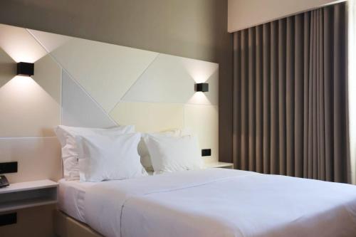 HOTEL SANTHYAGO TROFA in โตรฟา HOTEL SANTHYAGO TROFA in โตรฟา