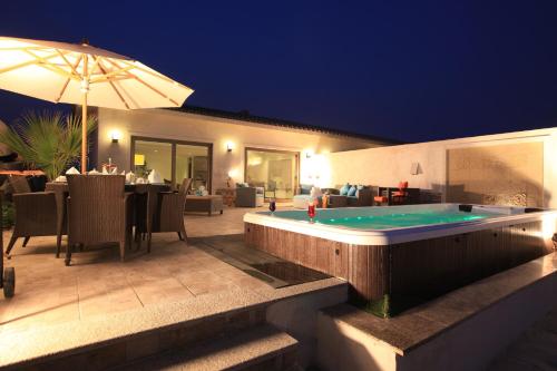 สระว่ายน้ำ, Dana Beach Resort - Dana Beach Resort in ดาห์ราน สระว่ายน้ำ, Dana Beach Resort - Dana Beach Resort in ดาห์ราน