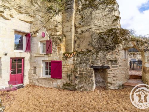 Gîte Les Ulmes, 3 pièces, 4 personnes - FR-1-622-69 (Gite troglodyte unique avec jacuzzi, billard et jardin, pres de Doue La Fontaine et Saumur - FR-1-62) in Meigne Gîte Les Ulmes, 3 pièces, 4 personnes - FR-1-622-69 (Gite troglodyte unique avec jacuzzi, billard et jardin, pres de Doue La Fontaine et Saumur - FR-1-62) in Meigne