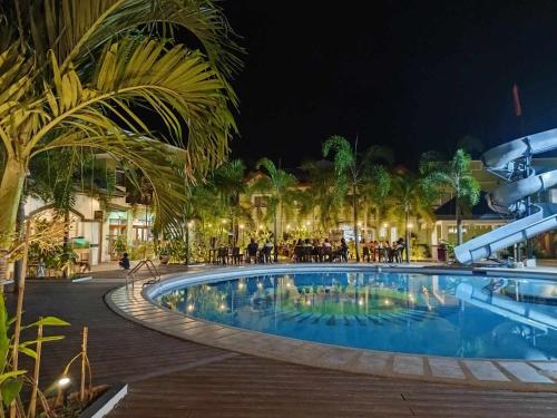 Swimming pool