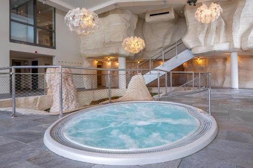 Piscina, Residence Pierre & Vacances Premium Arc 1950 Le Village in Bourg-Saint-Maurice Piscina, Residence Pierre & Vacances Premium Arc 1950 Le Village in Bourg-Saint-Maurice
