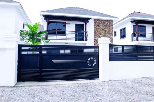 AZURE - the perfect escape in Tema AZURE - the perfect escape in Tema