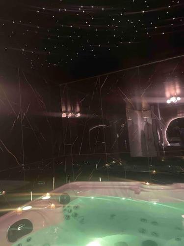 Pezsgőfürdő, Insolite Escapade avec Spa privatif in Pacy Sur Eure Pezsgőfürdő, Insolite Escapade avec Spa privatif in Pacy Sur Eure