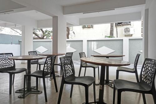 Restaurant, FabHotel Saffron Inn I - Nr. Darshan Museum near Aga Khan Palace Restaurant, FabHotel Saffron Inn I - Nr. Darshan Museum near Aga Khan Palace