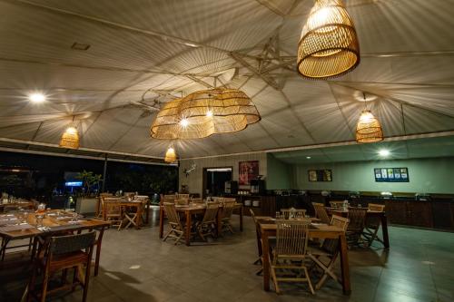 Restaurant, Machaan Wilderness Lodge Nagarahole in Kutta Restaurant, Machaan Wilderness Lodge Nagarahole in Kutta