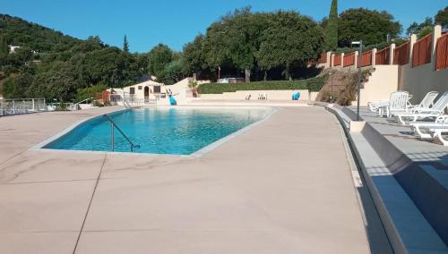 Le Bungalow Bleu Domaine des Canebieres Golfe de St Tropez in Les Arcs Le Bungalow Bleu Domaine des Canebieres Golfe de St Tropez in Les Arcs