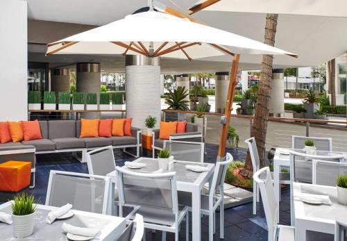 Pub/Lounge, Bahia Mar Fort Lauderdale Beach - a DoubleTree by Hilton Hotel in Fort Lauderdale városközpont Pub/Lounge, Bahia Mar Fort Lauderdale Beach - a DoubleTree by Hilton Hotel in Fort Lauderdale városközpont