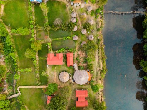 Exterior view, BOLAVEN GARDEN Bungalow and tent - Tad Lo in Beng Exterior view, BOLAVEN GARDEN Bungalow and tent - Tad Lo in Beng
