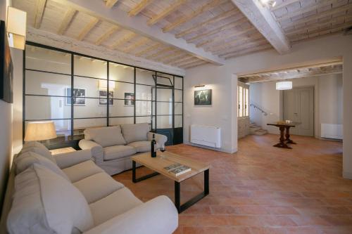 Chic Tuscan Stay with Steam in Pietraia Chic Tuscan Stay with Steam in Pietraia