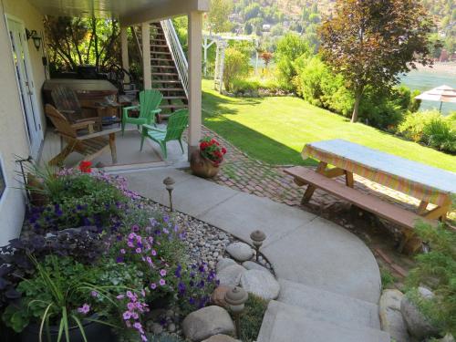 This photo about River's Edge Bed and Breakfast shared on HyHotel.com