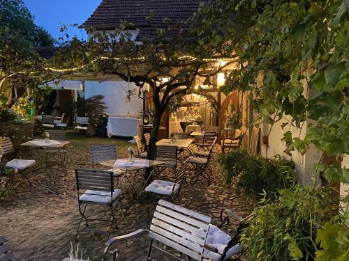 Kert, Geibelhof - Apartments in mediterraner Hofreite nahe Frankfurt am Main in Karben Kert, Geibelhof - Apartments in mediterraner Hofreite nahe Frankfurt am Main in Karben