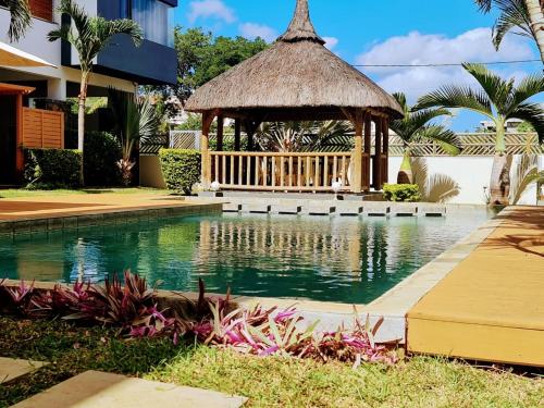 Modern 3 Bedroom - 2 Baths - Swimming Pool - Flic en Flac