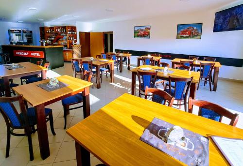 Restaurant, Hasicsky hotel Pribyslav in Sázava (Vysocina) Restaurant, Hasicsky hotel Pribyslav in Sázava (Vysocina)