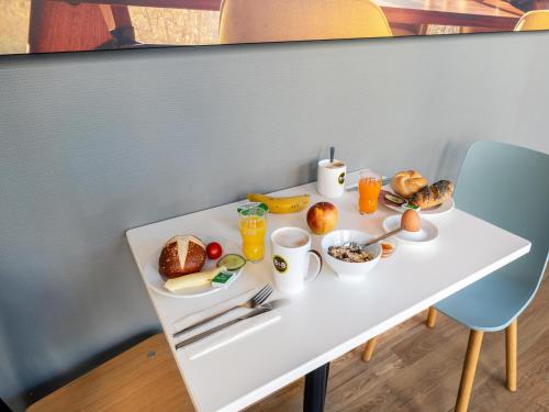Mat og drikke, B&B Hotel Weil am Rhein/Basel in Weil am Rhein Mat og drikke, B&B Hotel Weil am Rhein/Basel in Weil am Rhein