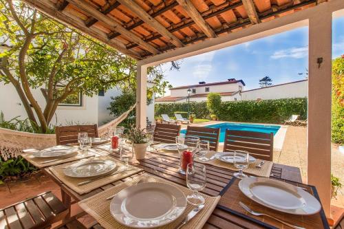 Villa Goreti (AL) in Amora in ไซซัล Villa Goreti (AL) in Amora in ไซซัล