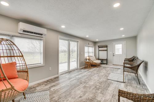 Auburn Finger Lakes Farmhouse with Open Views! in Сканітелс Auburn Finger Lakes Farmhouse with Open Views! in Сканітелс