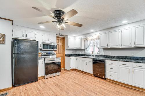 Auburn Finger Lakes Farmhouse with Open Views! in Сканітелс Auburn Finger Lakes Farmhouse with Open Views! in Сканітелс