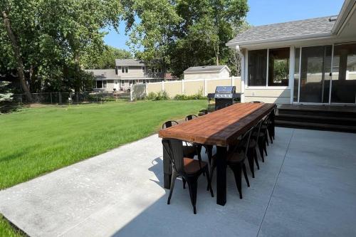 King Beds, Sleeps 11, *Entertainment Included!* in Burnsville King Beds, Sleeps 11, *Entertainment Included!* in Burnsville