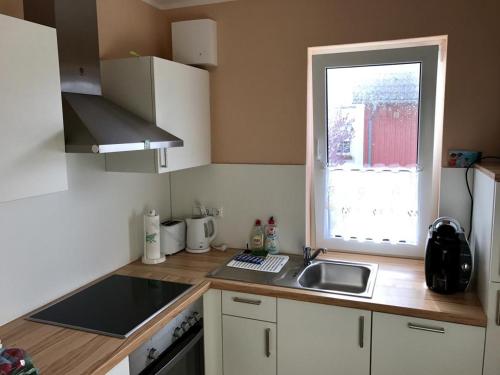 Konyha, Ostseebrise Wohnung 12 im Haus Stranddistel, komfortable Ferienwohnung im 1 OG fur 3 Personen in Zin in Zingst Konyha, Ostseebrise Wohnung 12 im Haus Stranddistel, komfortable Ferienwohnung im 1 OG fur 3 Personen in Zin in Zingst
