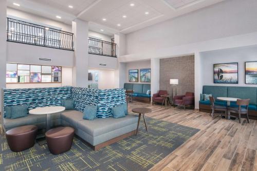 大堂, Hampton Inn & Suites Fort Myers Beach/Sanibel Gateway in 哈林高地 大堂, Hampton Inn & Suites Fort Myers Beach/Sanibel Gateway in 哈林高地