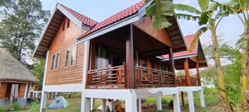 Exterior view, BOLAVEN GARDEN Bungalow and tent - Tad Lo in Beng Exterior view, BOLAVEN GARDEN Bungalow and tent - Tad Lo in Beng