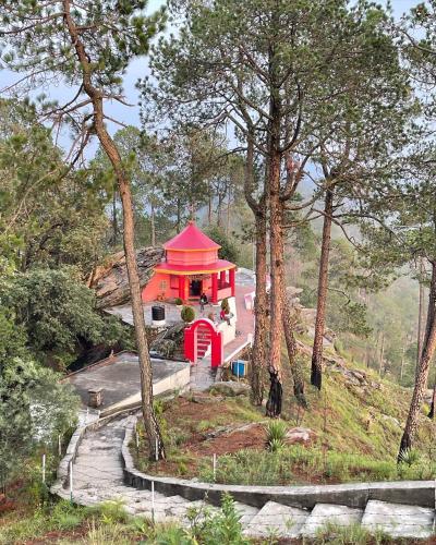 Kasar Himalaya Holiday Resort in Thị trấn Almora Kasar Himalaya Holiday Resort in Thị trấn Almora