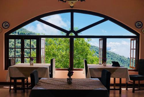 طعام و مشروبات, Tree of Life - Grand Oak Manor, Binsar Wildlife Sanctuary in المورا طعام و مشروبات, Tree of Life - Grand Oak Manor, Binsar Wildlife Sanctuary in المورا