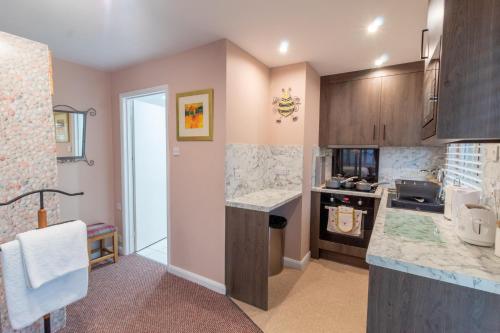 keuken, Spalding Town Centre - 2 Person - Self Contained - Self Catering 1 or 2 Doubles in Spalding keuken, Spalding Town Centre - 2 Person - Self Contained - Self Catering 1 or 2 Doubles in Spalding