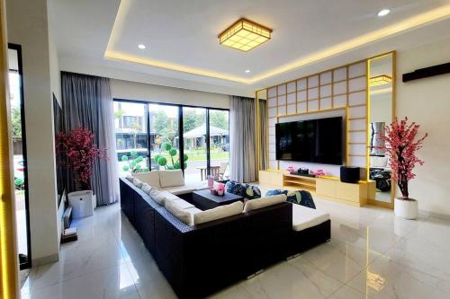 Jun's Villa Tangerang 4BR Luxury Aesthetic & Homey in สินดังจายา Jun's Villa Tangerang 4BR Luxury Aesthetic & Homey in สินดังจายา