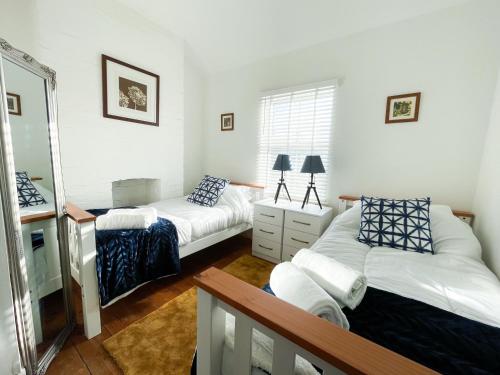 Central Cheltenham House - By Suitely