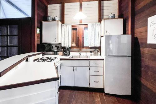 Stunning Cottage with Ocean Views Near Beaches in Cruz Bay Stunning Cottage with Ocean Views Near Beaches in Cruz Bay