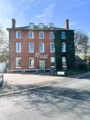 河邊小屋酒店 (The Riverside House Hotel) in 米登霍爾 河邊小屋酒店 (The Riverside House Hotel) in 米登霍爾