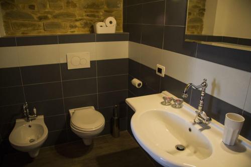 Bathroom, Le Viole B&B in Mergo Bathroom, Le Viole B&B in Mergo