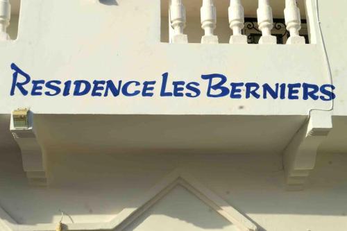 Résidence Les Bernier (Residence Les Bernier) in Nianing Résidence Les Bernier (Residence Les Bernier) in Nianing