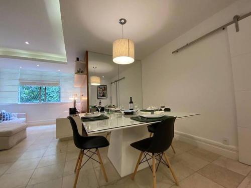 Av Atlantica - 3 Bedroom Beach Apartment - Leme in Leme Av Atlantica - 3 Bedroom Beach Apartment - Leme in Leme