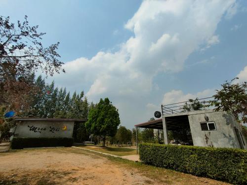 Moon Loft (มูน ลอฟท์) - บ้านเพื่อน เขาใหญ่ ที่พัก อาหารและเครื่องดื่ม near Khaoyai Yanasampanno Temple Moon Loft (มูน ลอฟท์) - บ้านเพื่อน เขาใหญ่ ที่พัก อาหารและเครื่องดื่ม near Khaoyai Yanasampanno Temple